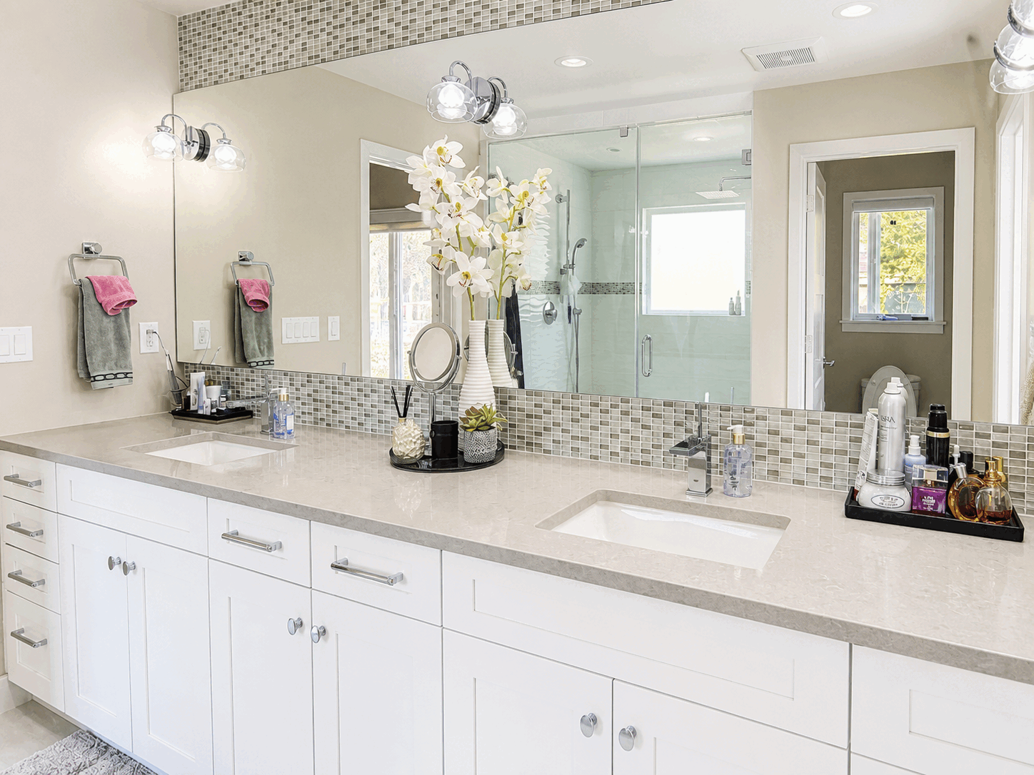 Bright double vanity after a professional deep cleaning